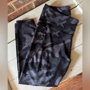 Old Navy Black Camouflage Leggings